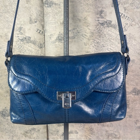 b. Makowski Karlie Glazed Leather Crossbody Adjust Strap Green - Picture 1 of 14